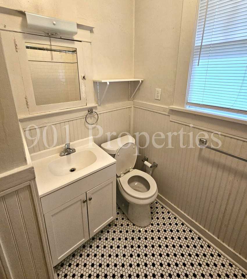 661 North Idlewild Street - Photo 2 of 8