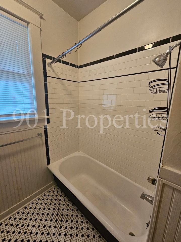 661 North Idlewild Street - Photo 3 of 8