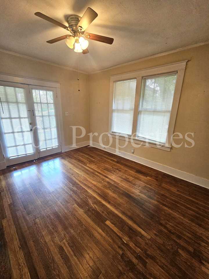 661 North Idlewild Street - Photo 5 of 8