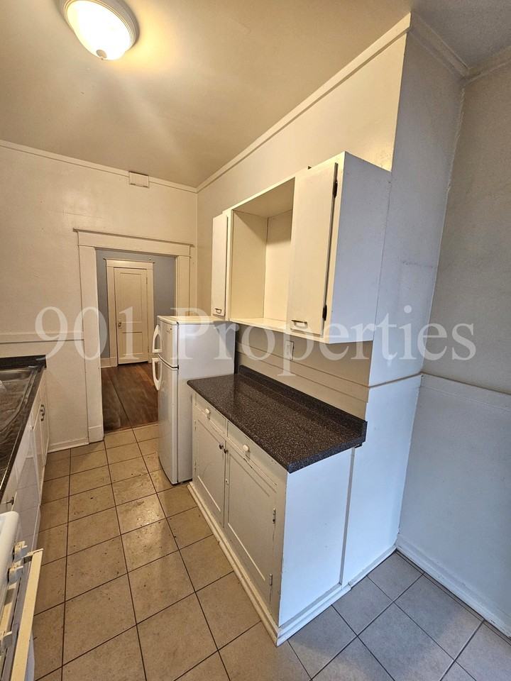 661 North Idlewild Street - Photo 6 of 8