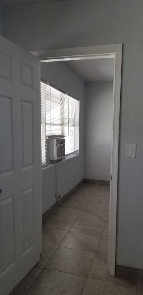 700 N Tamarind - Photo 3 of 9