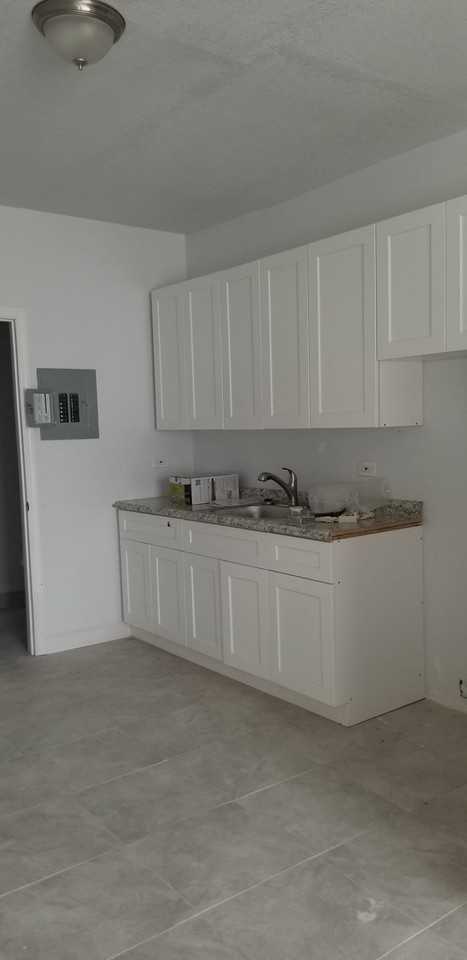 700 N Tamarind - Photo 4 of 9