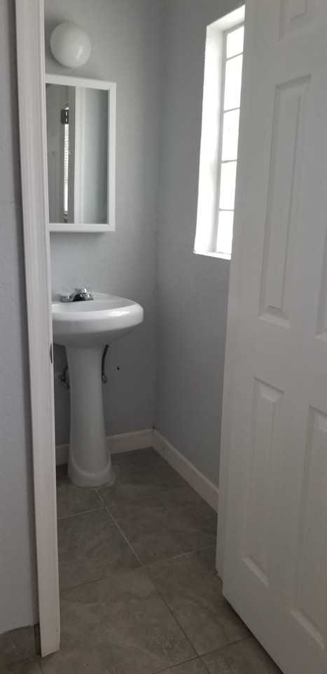 700 N Tamarind - Photo 6 of 9