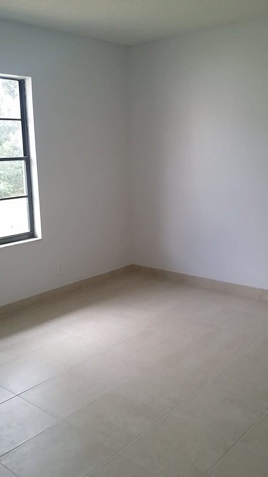 700 N Tamarind - Photo 7 of 9