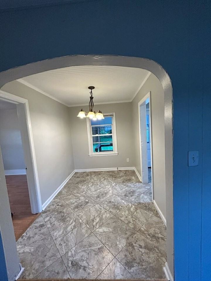 745 Queen Ave Nw #1 - Photo 3 of 11