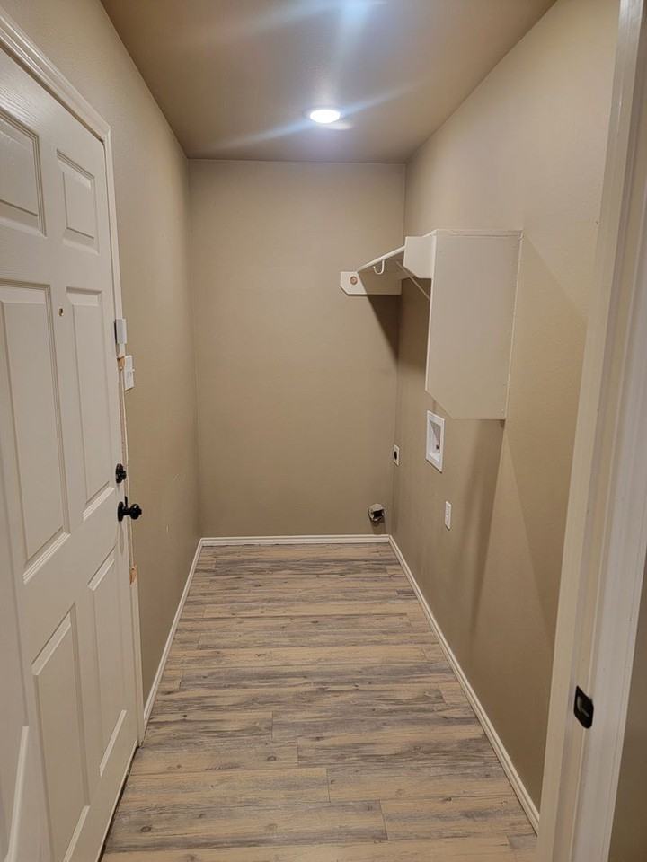 1520 E 6th St - Photo 2 of 11