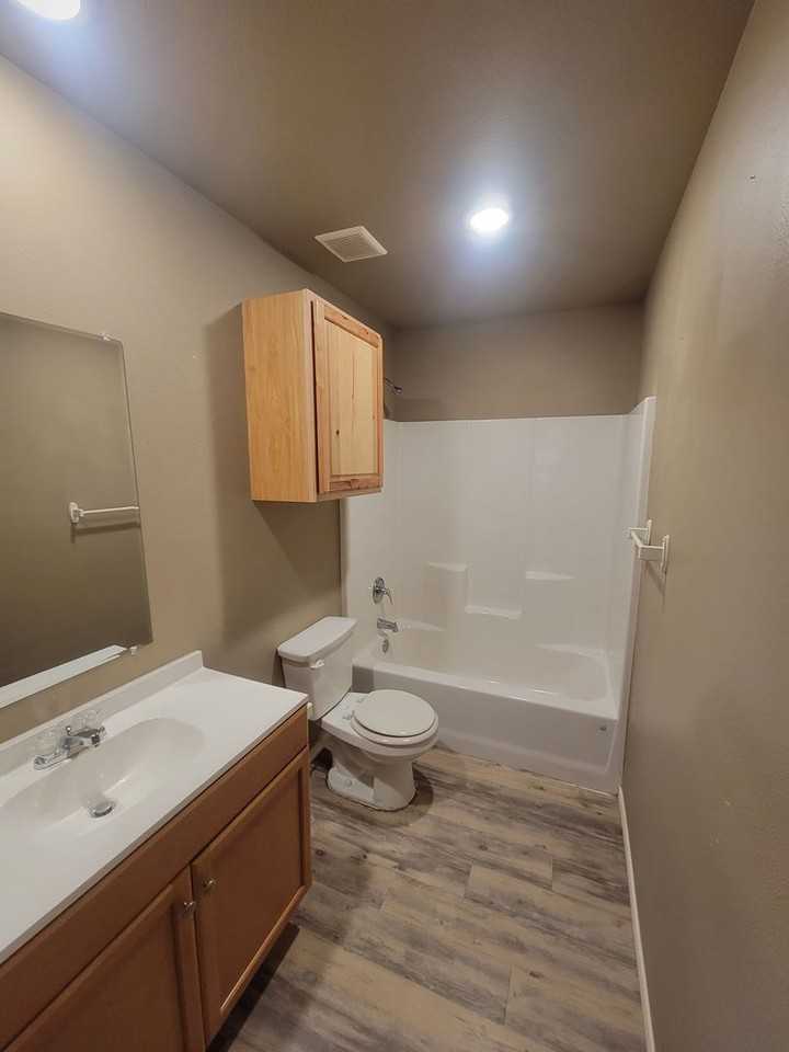 1520 E 6th St - Photo 4 of 11