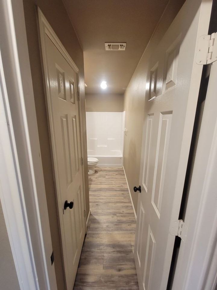 1520 E 6th St - Photo 5 of 11