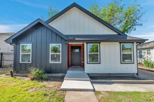 featured image of 2525 Benbrook Blvd
