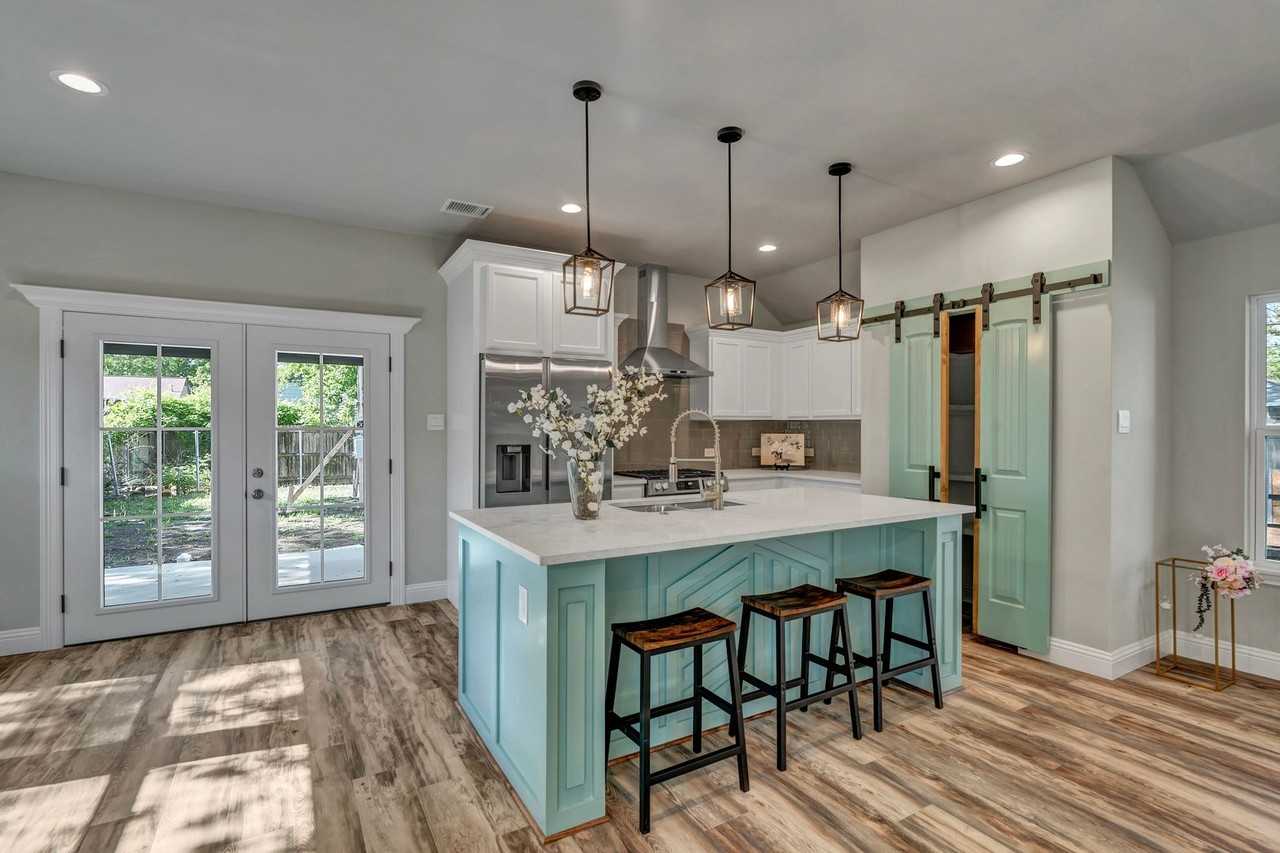 2525 Benbrook Blvd - Photo 7 of 38