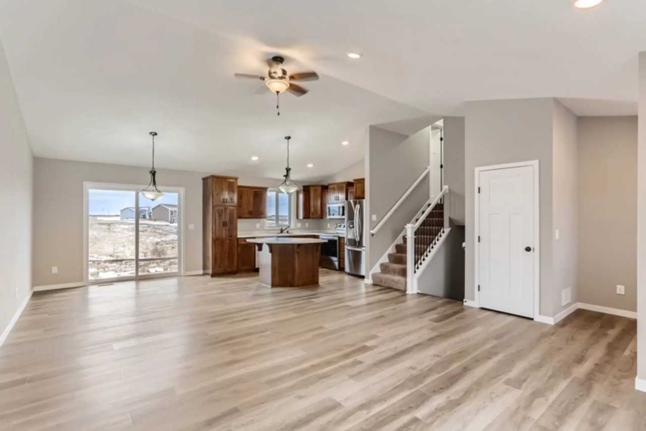 4220 89th St Ne - Photo 3 of 11