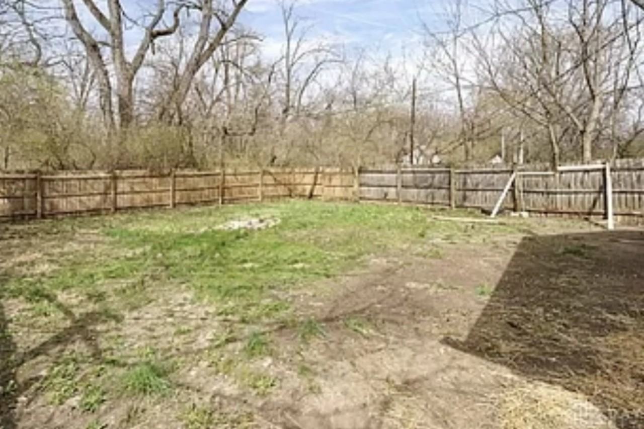 1621 Linnbrook Dr - Photo 2 of 5