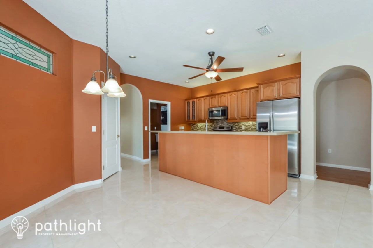 48 Spring Glen Dr - Photo 3 of 16