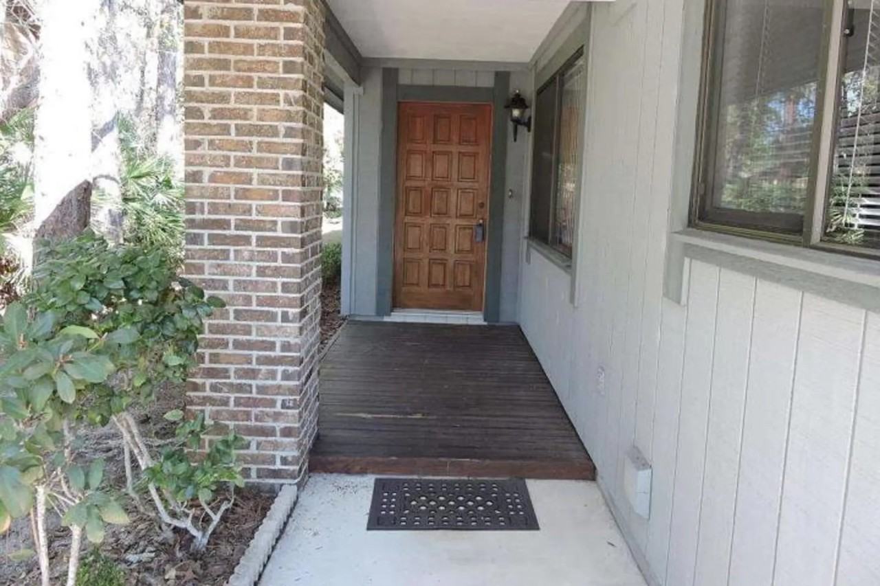 275 Bayridge Ct - Photo 2 of 11