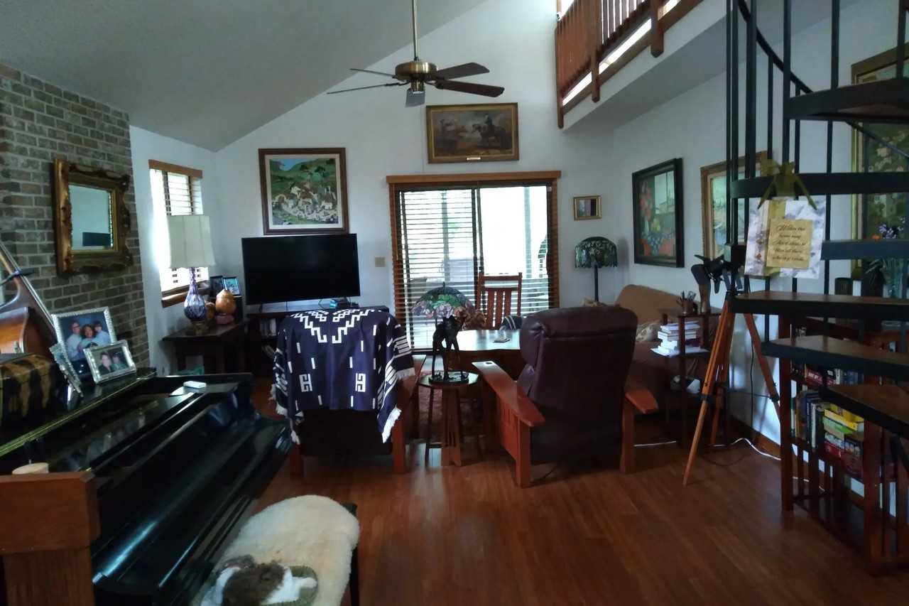 275 Bayridge Ct - Photo 3 of 11