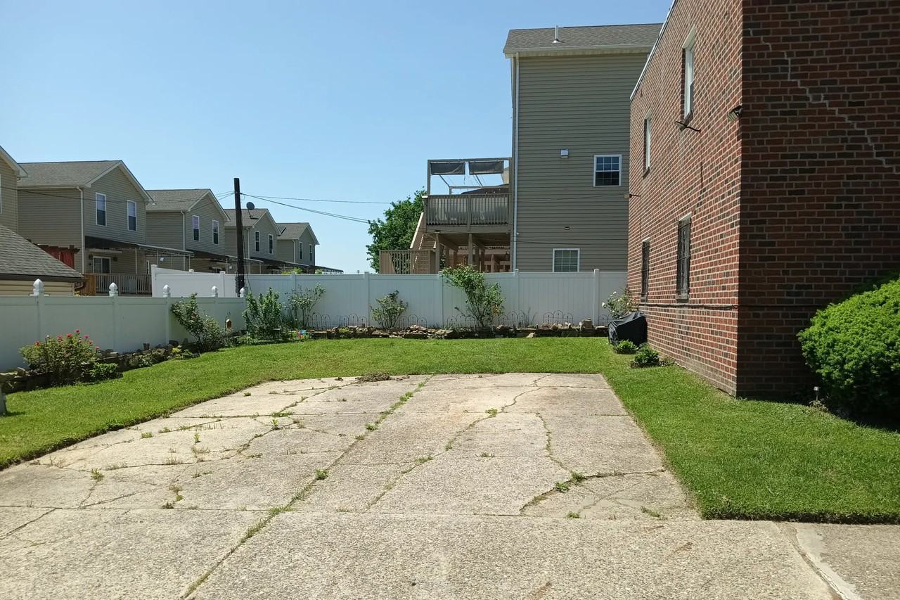 7733 Algon Ave - Photo 2 of 13