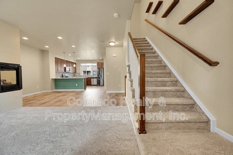 15552 W Washburn Cir - Photo 2 of 40