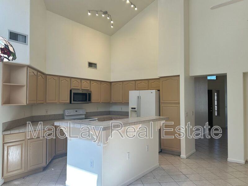 1667 S Sycamore Pl - Photo 2 of 20