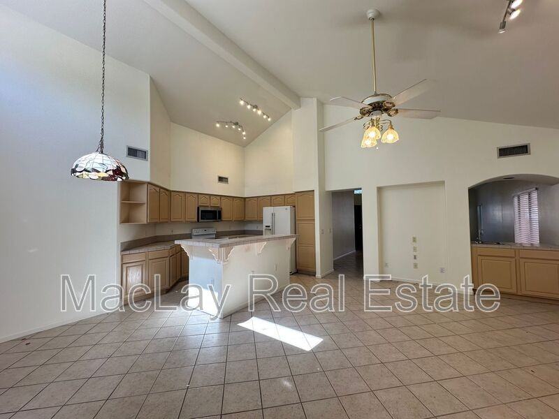 1667 S Sycamore Pl - Photo 3 of 20
