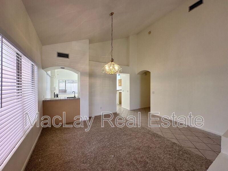 1667 S Sycamore Pl - Photo 4 of 20
