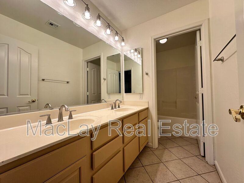 1667 S Sycamore Pl - Photo 7 of 20