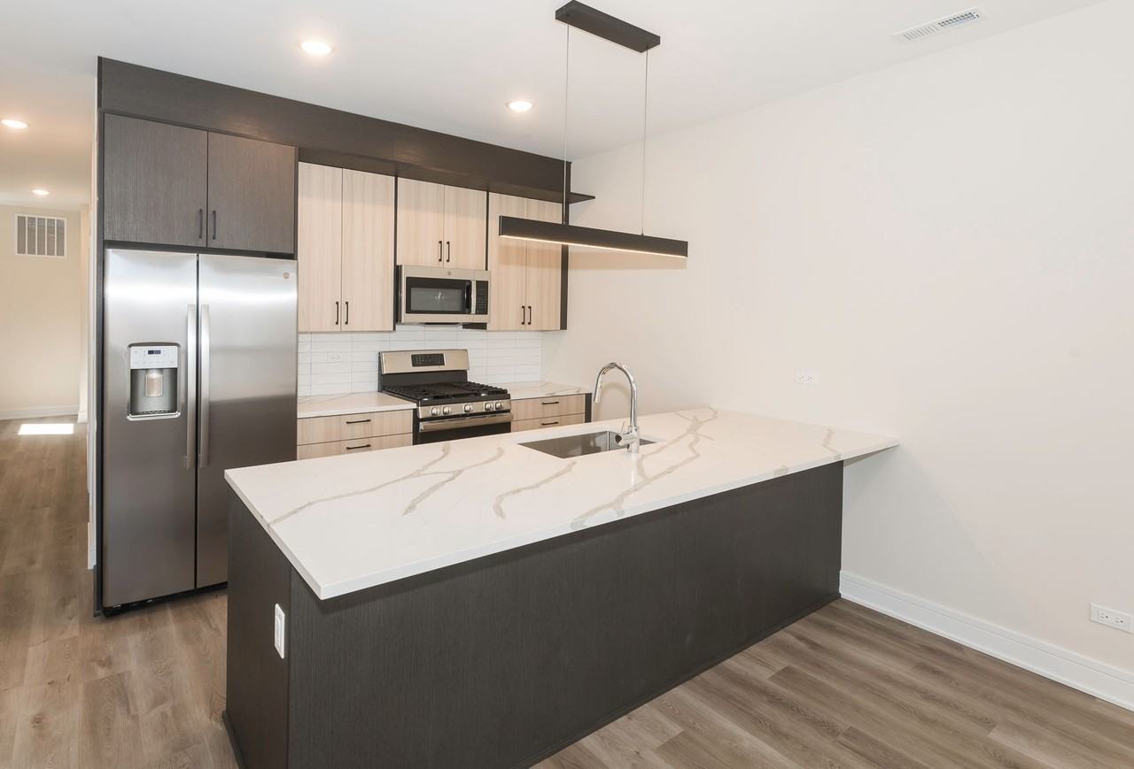 3762 S Indiana Ave #3 - Photo 6 of 25