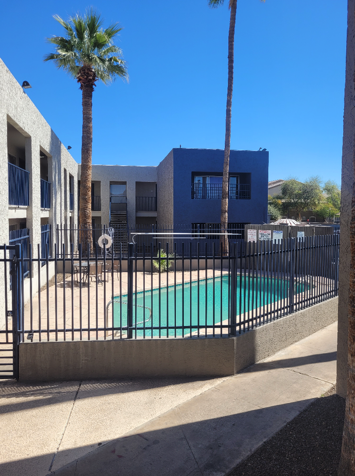 4635 N 27Th Ave - Photo 4 of 32