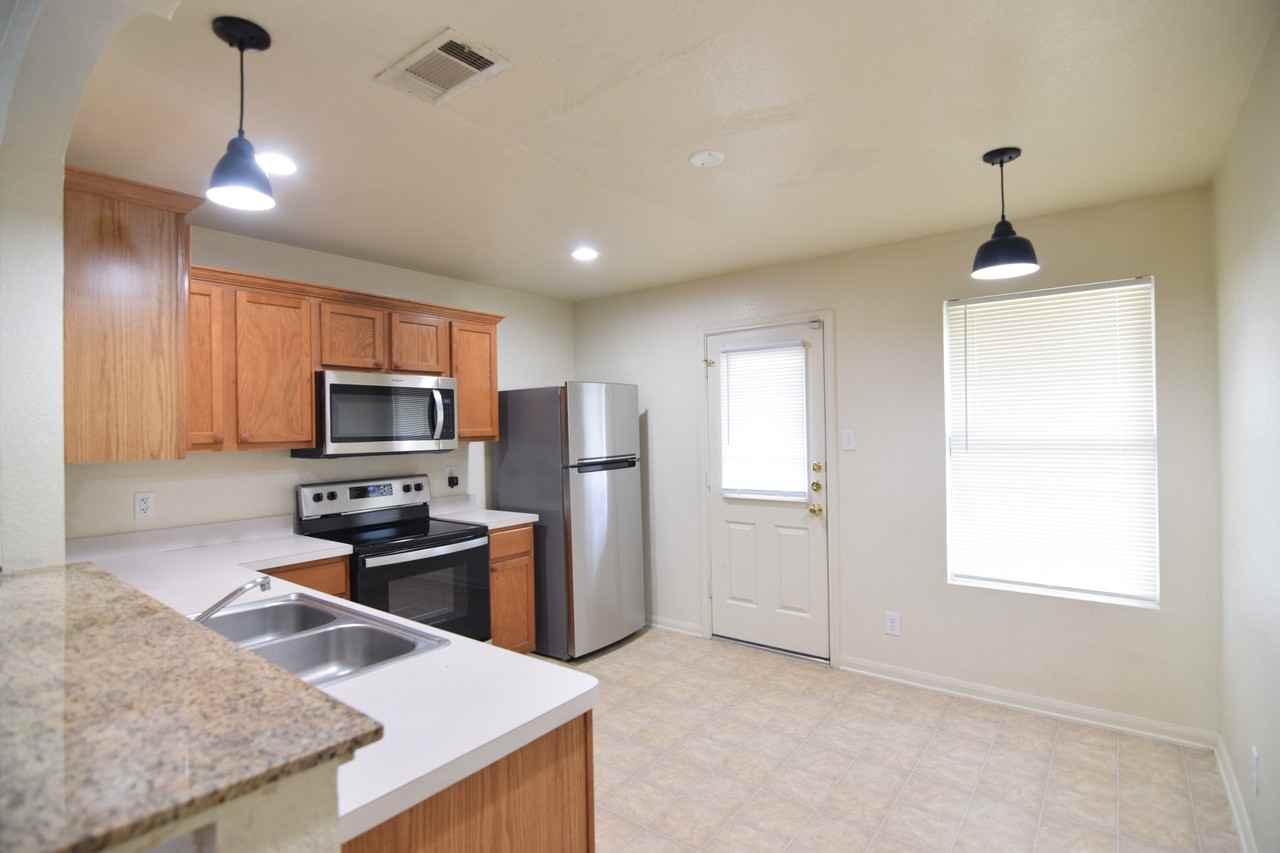 2907 Blackburn Dr - Photo 4 of 19