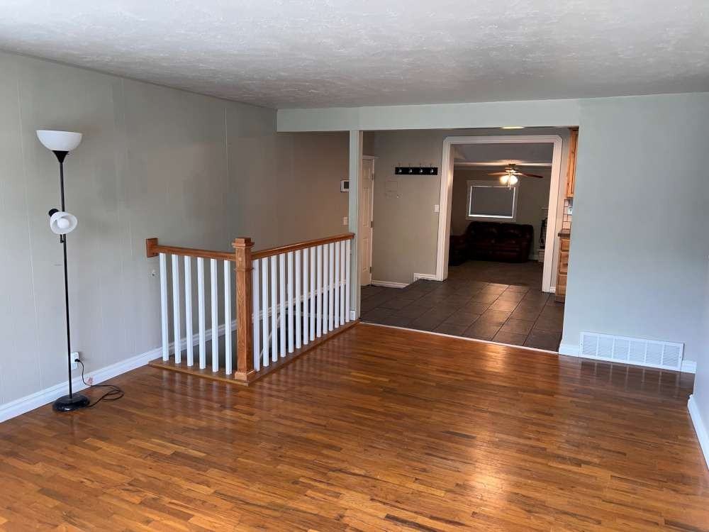 1055 Ne - Photo 3 of 15