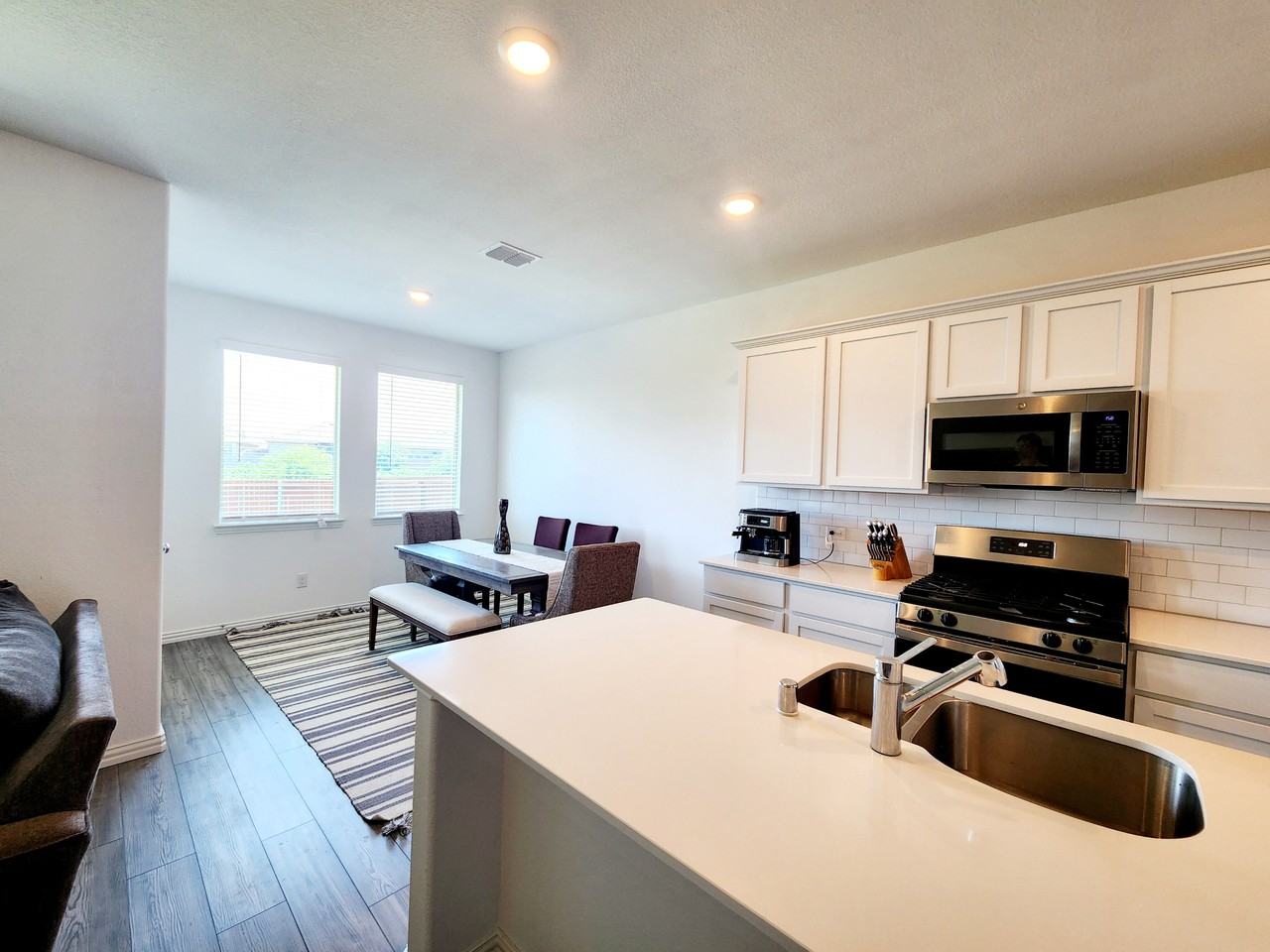 421 Pueblo Bonito Trl - Photo 3 of 12