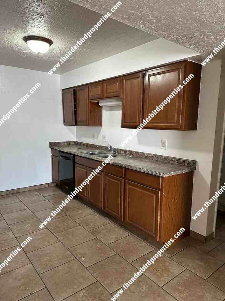 13304 Marquette Ave Ne - Photo 5 of 11