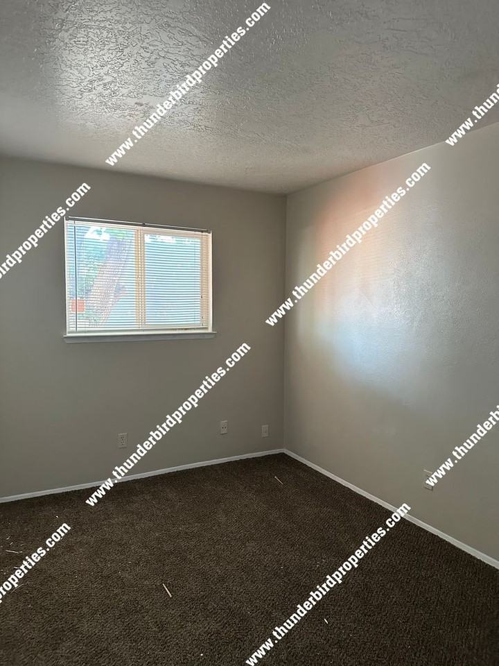 13304 Marquette Ave Ne - Photo 7 of 11