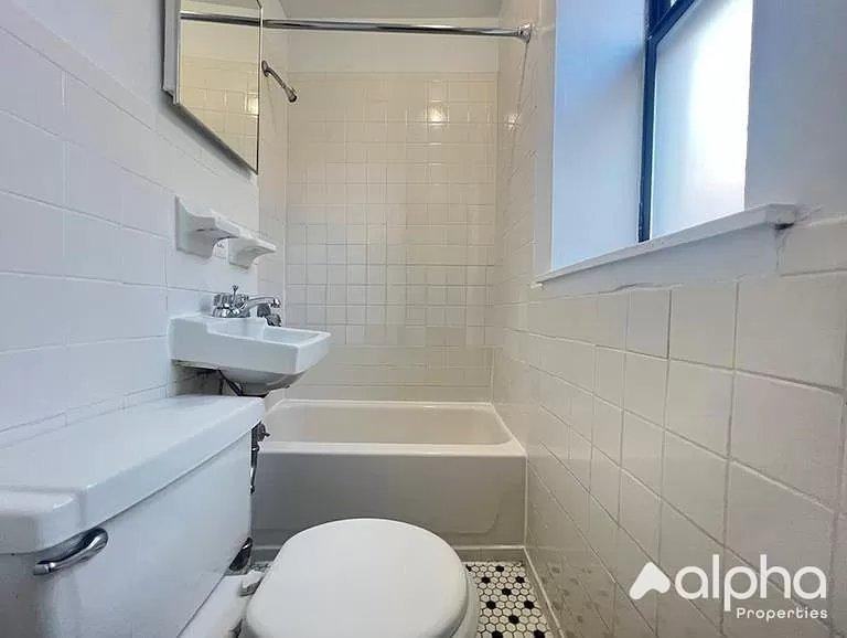 332 E 95th St #20 - Photo 5 of 8