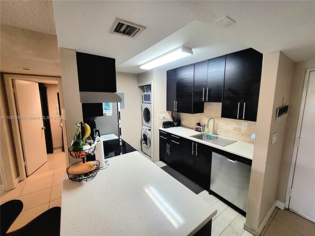 220 Lakeview Dr 110, Weston, FL 33326 2 Bedroom Apartment for Rent