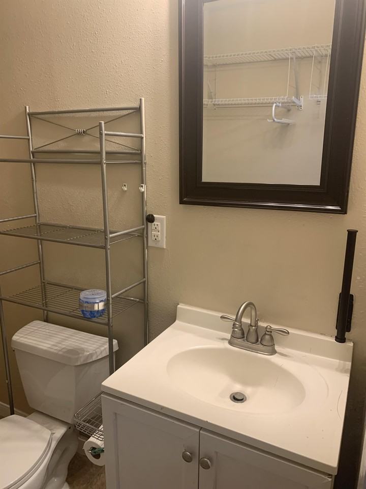302 1/2 S Burleson St #1 - Photo 6 of 8