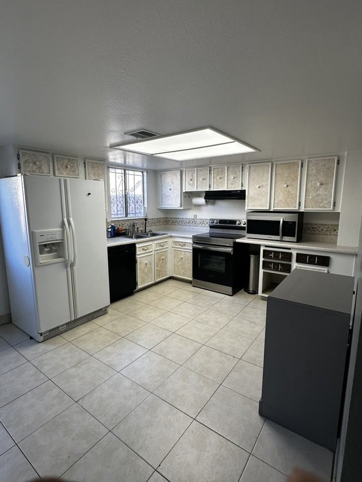 458 Las Casitas Way - Photo 5 of 20