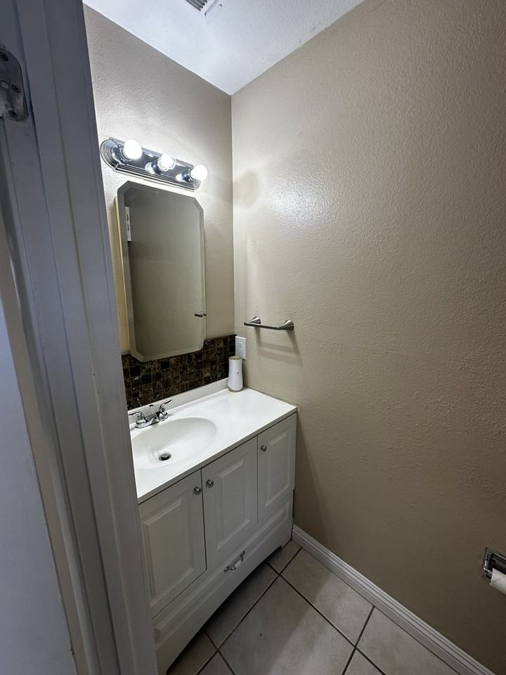 458 Las Casitas Way - Photo 6 of 20