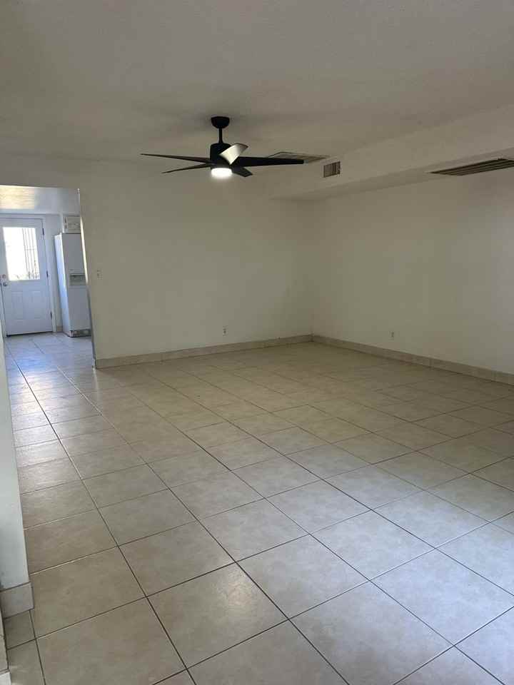 458 Las Casitas Way - Photo 3 of 20