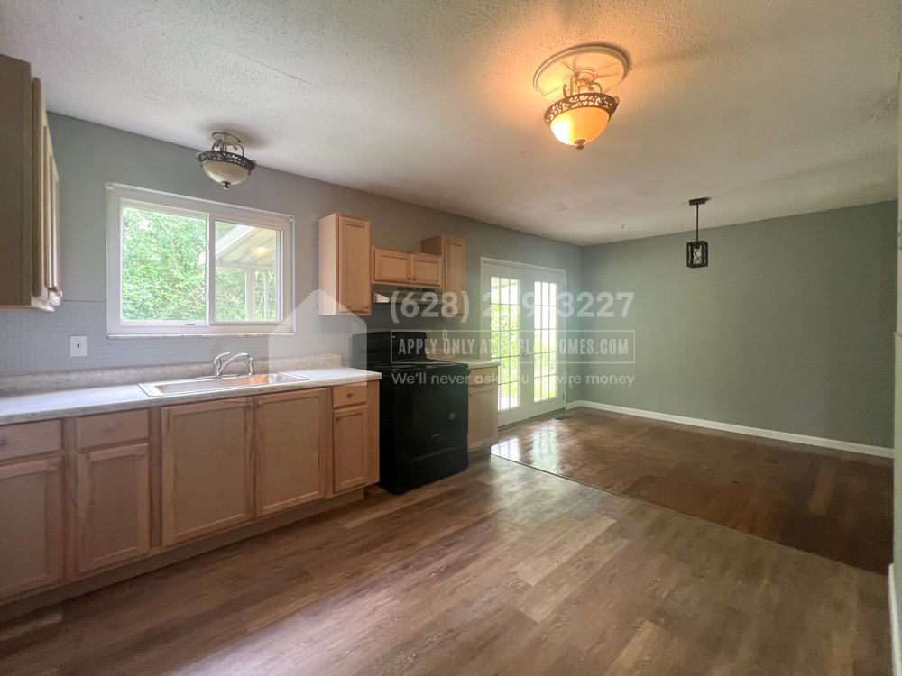 2519 Baroness Dr - Photo 3 of 16