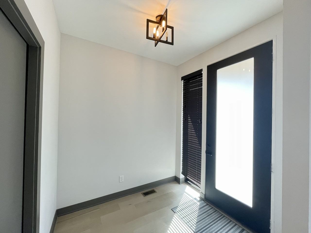 1036 East Missouri Avenue - Photo 3 of 19