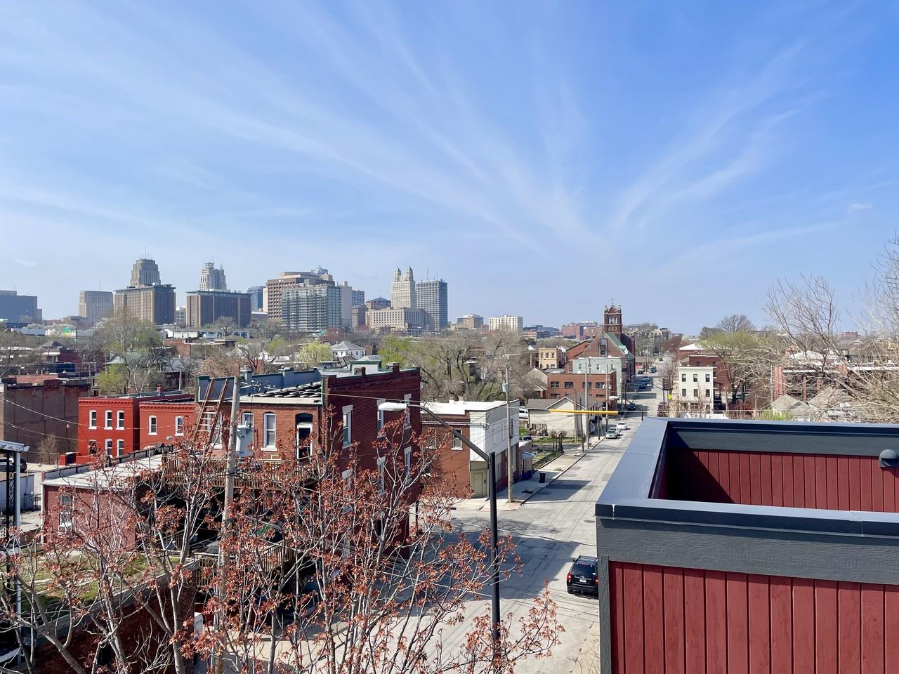 1036 East Missouri Avenue - Photo 2 of 19