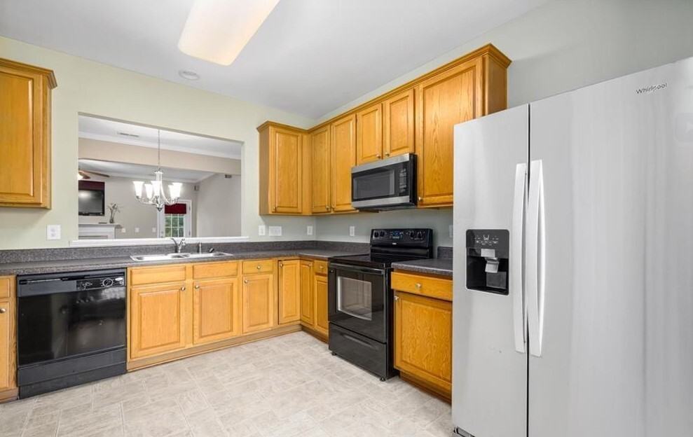 28 Sharpstone Ln #1 - Photo 4 of 30