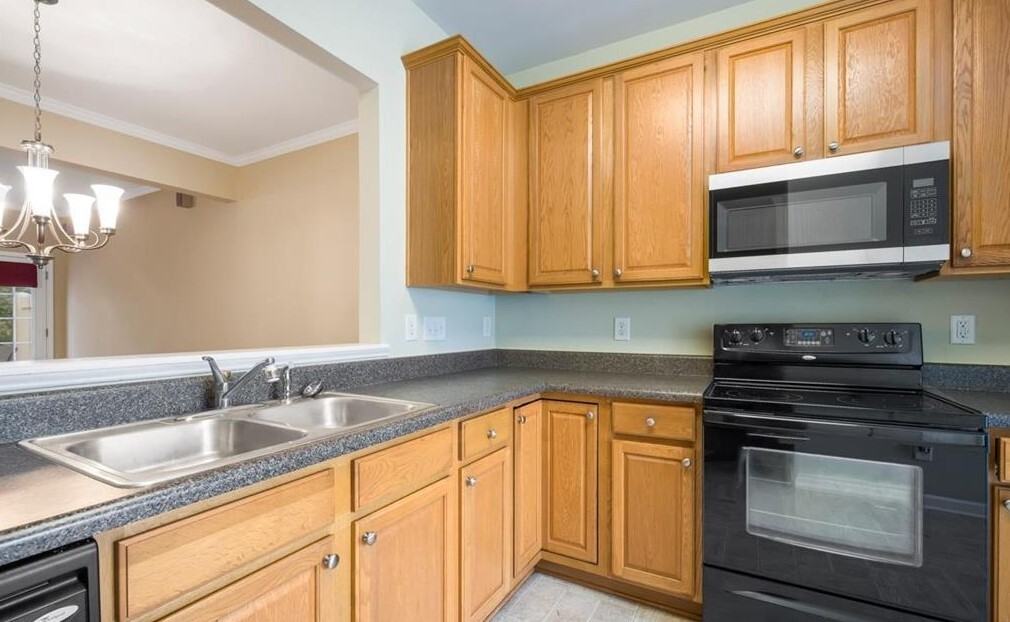 28 Sharpstone Ln #1 - Photo 6 of 30