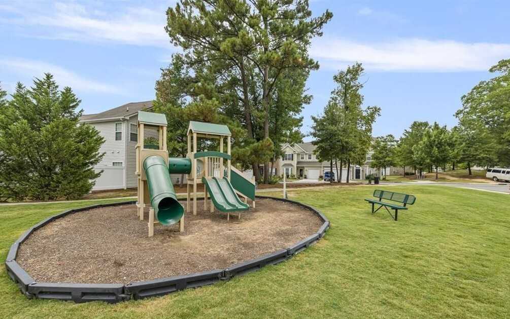 28 Sharpstone Ln #1 - Photo 2 of 30