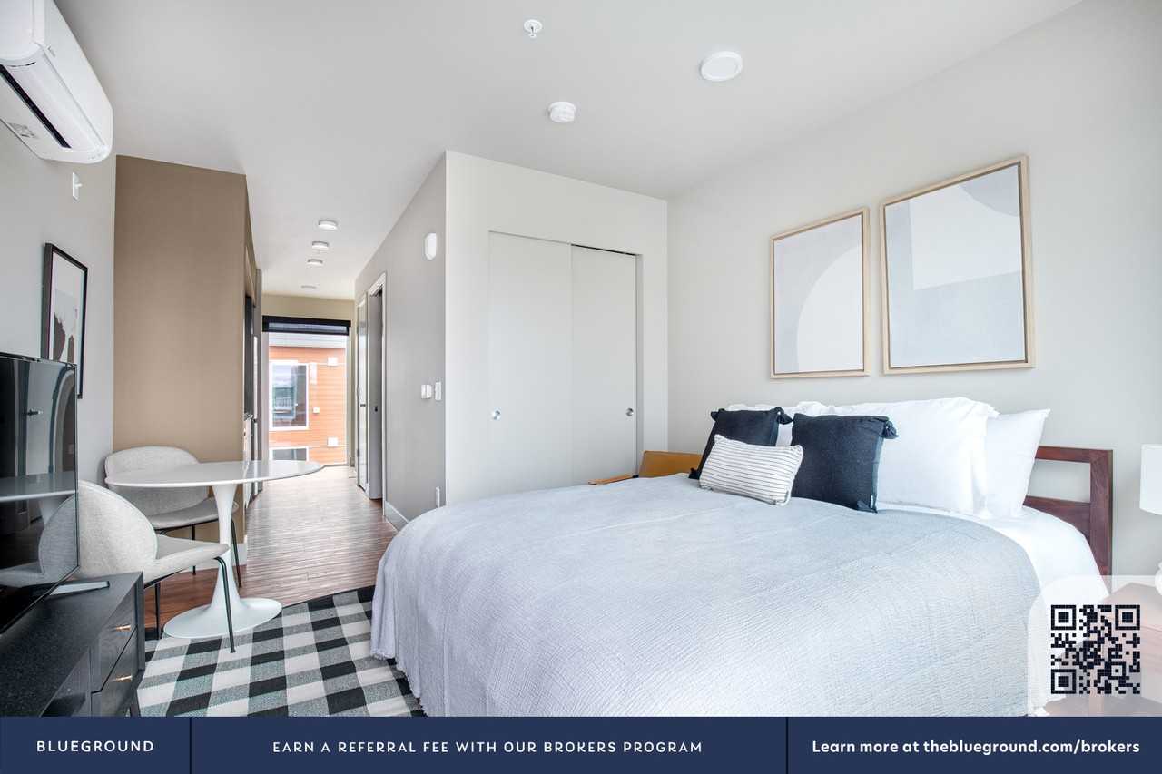 408 Aurora Ave N #74 - Photo 4 of 22