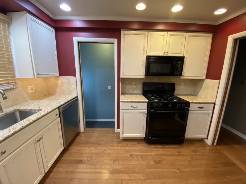 305 Park Dr - Photo 2 of 20