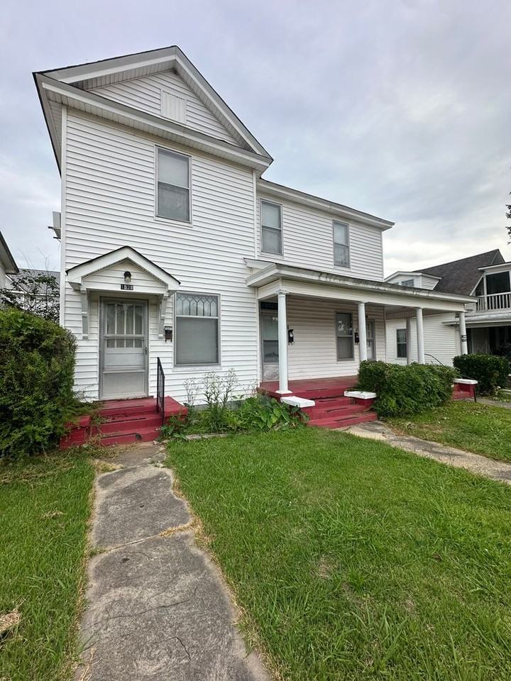 1525 Noble St - Photo 2 of 10