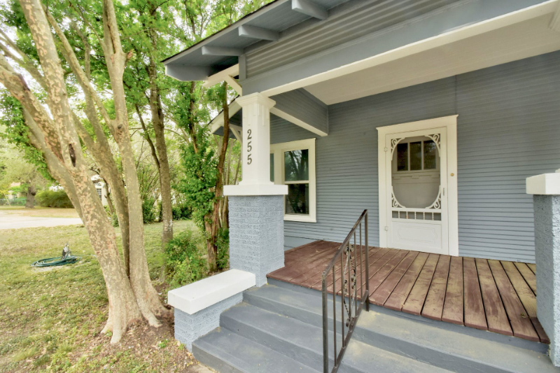 255 W Moeller St - Photo 2 of 20