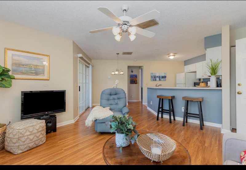 1350 Mcmaster Dr #F - Photo 4 of 11