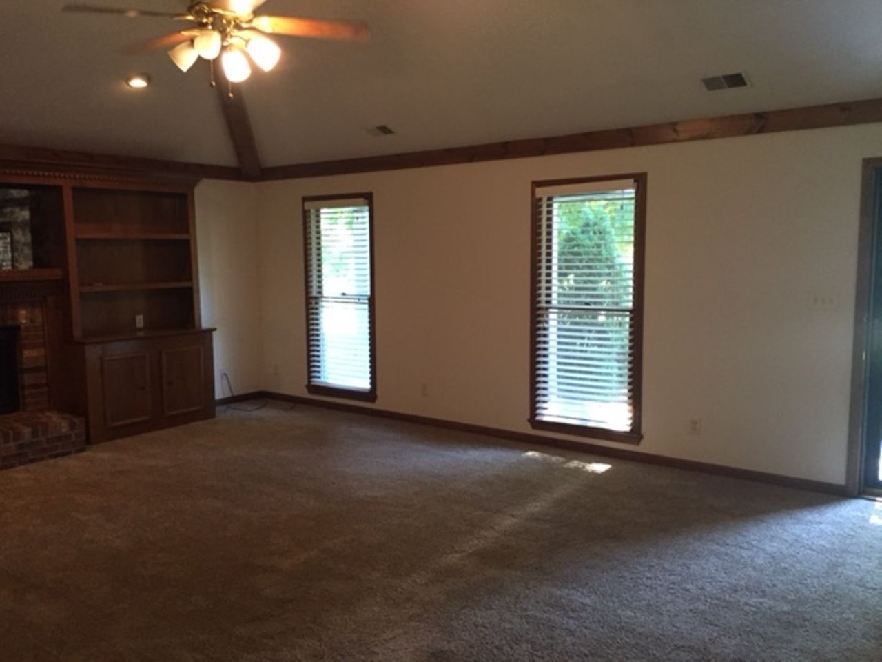 1507 Helmridge Ct - Photo 3 of 12